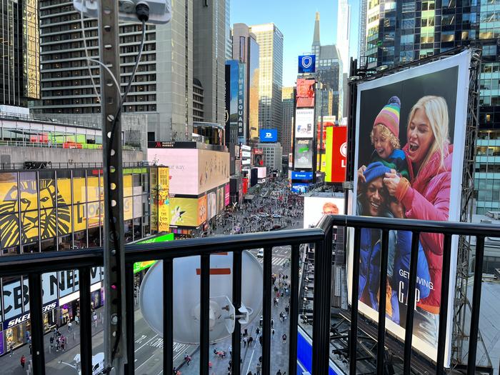 OUTFRONT Media Image 2